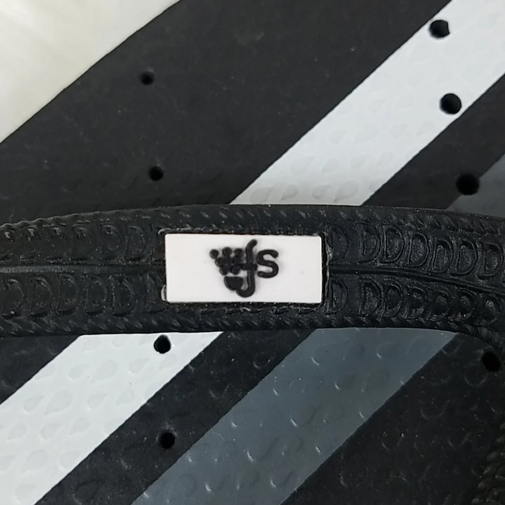 NWOT, WFS, blk, wht. Gray, flipflops, Sz11/12